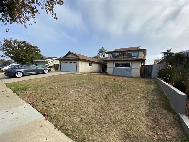 view of front facade featuring a front yard and a garage