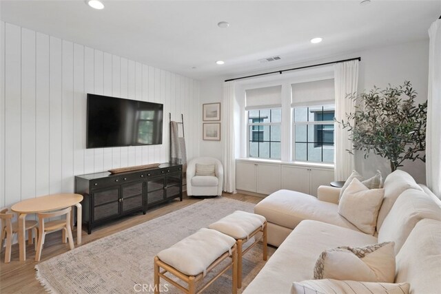 20 Jaripol Cir, Rancho Mission Viejo, CA 92694 - living area featuring recessed lighting, wood finished floors, and visible vents