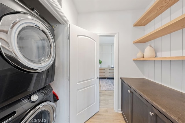20 Jaripol Cir, Rancho Mission Viejo, CA 92694 - washroom with laundry area, light wood-style flooring, and stacked washer / drying machine