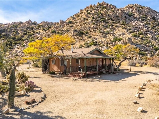 view of front of house featuring covered porch and a mountain view