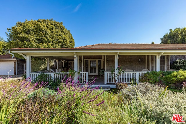 view of front of property featuring a porch