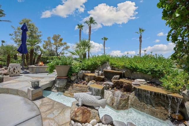 view of patio with an outdoor fire pit