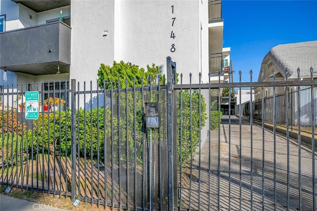 1748 N Kenmore Ave Unit 203, Los Angeles, CA 90027 - view of gate