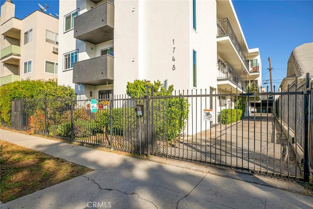 1748 N Kenmore Ave Unit 203, Los Angeles, CA 90027 - view of apartment building / complex featuring a fenced front yard