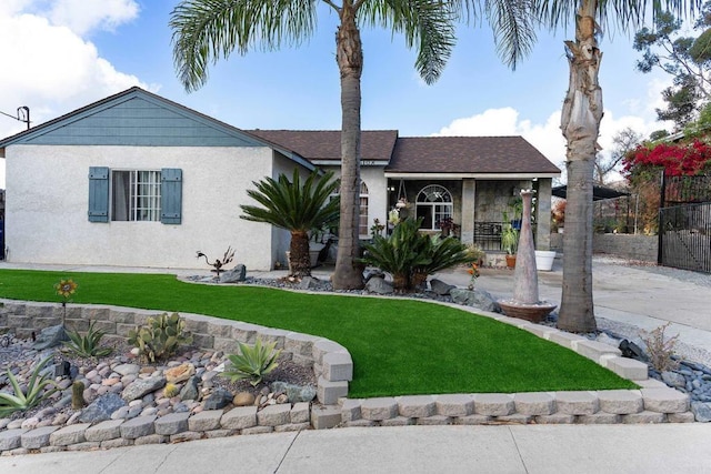 view of front of home with a front lawn