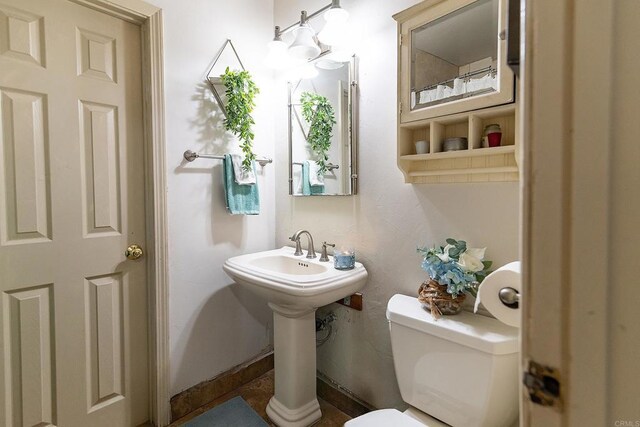 bathroom featuring sink and toilet