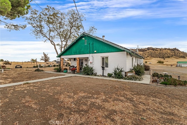 view of front of property featuring covered porch