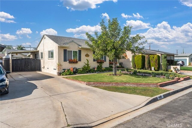 view of front of house featuring a front yard