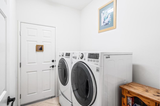 laundry room featuring light tile patterned floors and washing machine and dryer