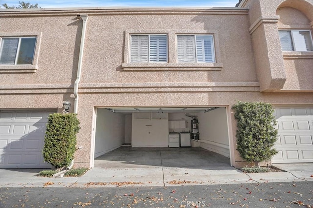 exterior space featuring independent washer and dryer