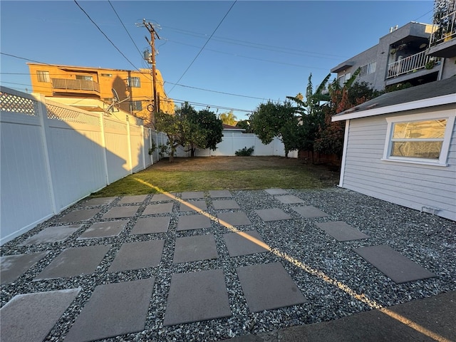 view of yard featuring a patio area