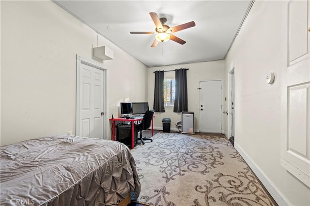 bedroom with ceiling fan