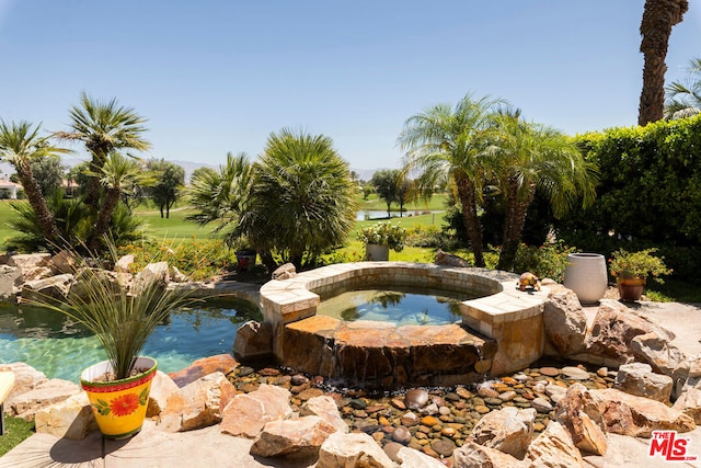 view of swimming pool