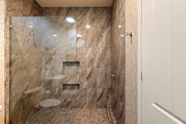 bathroom featuring a tile shower