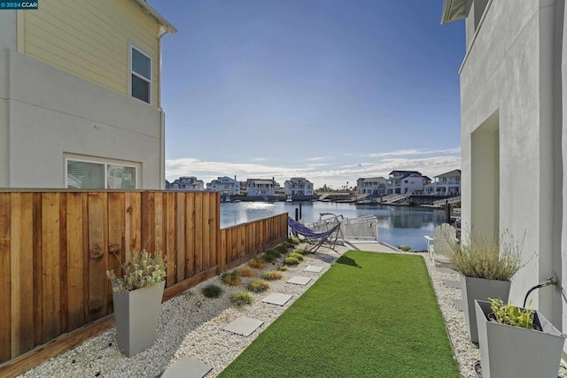 view of yard featuring a water view