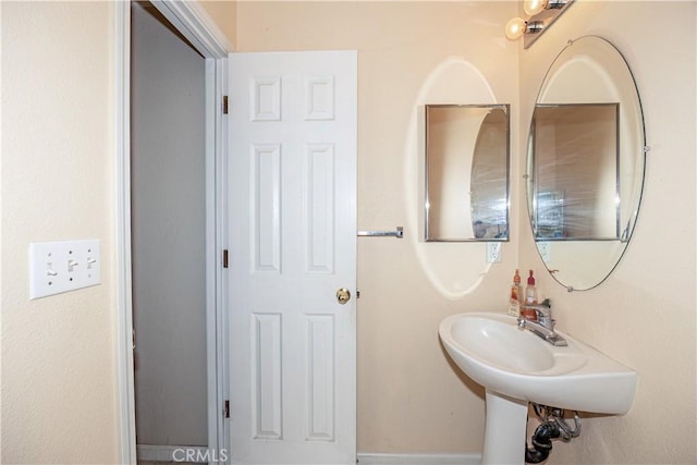 bathroom featuring sink