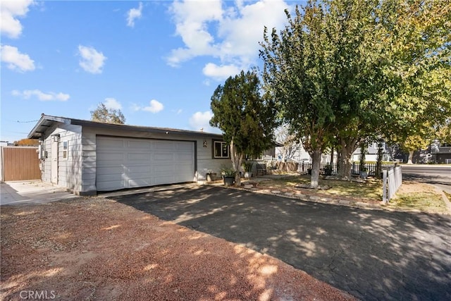 view of front facade featuring a garage