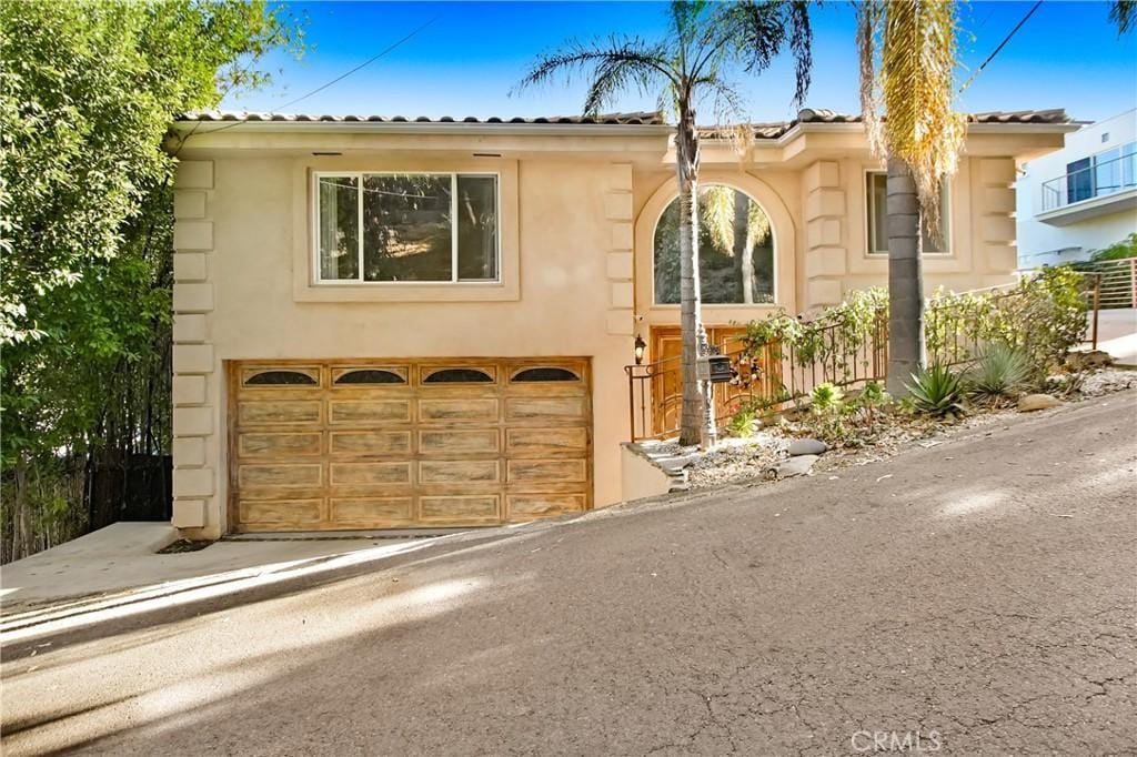 view of front of house featuring a garage