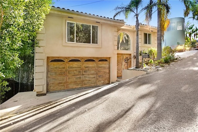 view of front facade with a garage