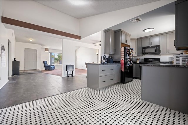 kitchen featuring ceiling fan, visible vents, open floor plan, gray cabinets, and black appliances