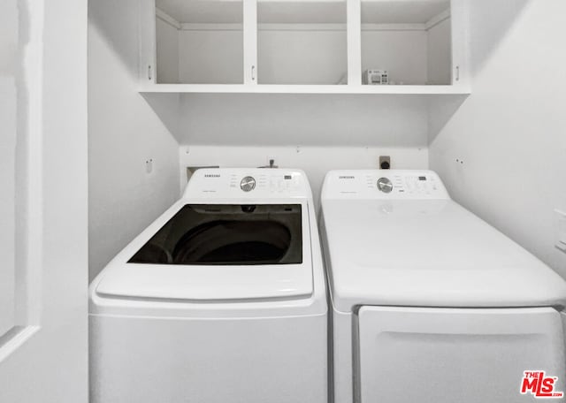 laundry room with washing machine and clothes dryer