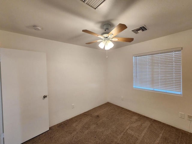 carpeted spare room featuring ceiling fan