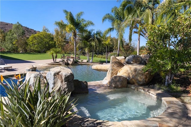 view of swimming pool