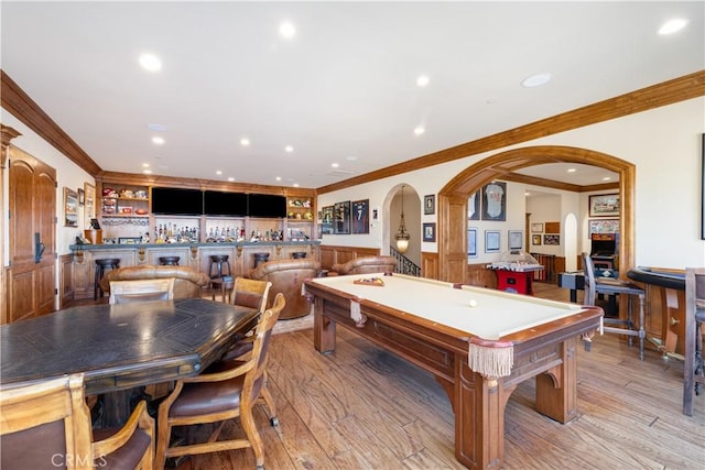 playroom with light hardwood / wood-style floors, crown molding, and billiards