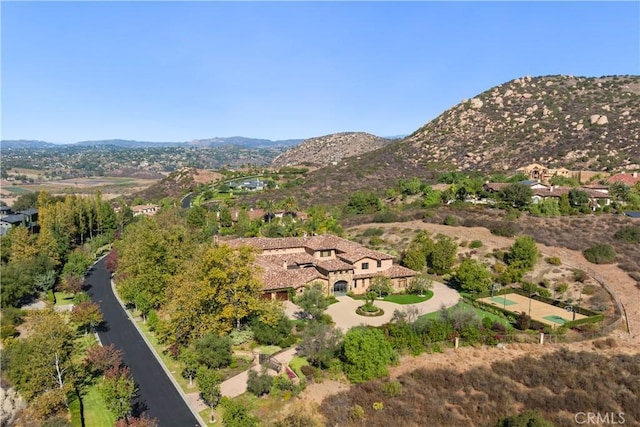 bird's eye view with a mountain view