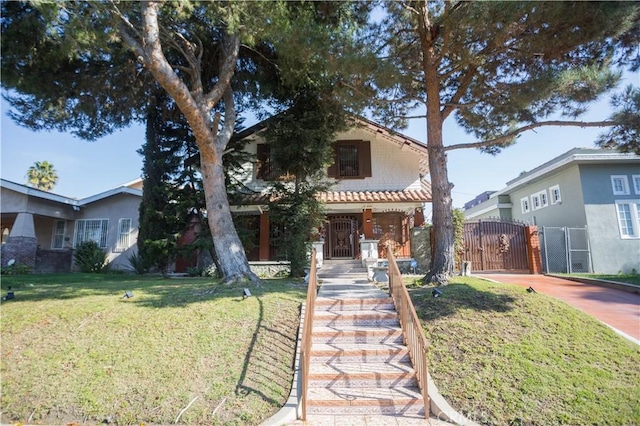 view of front of property with a front yard