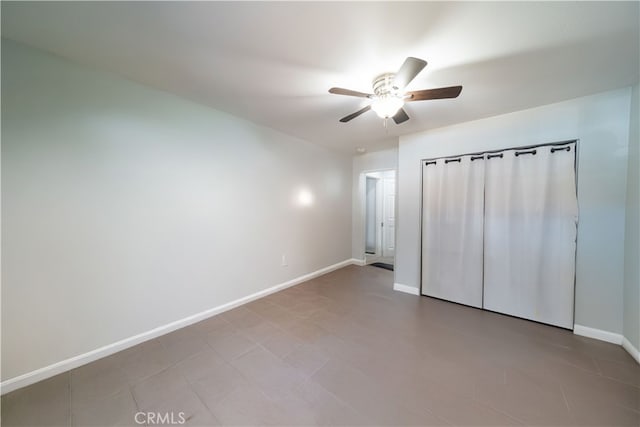 unfurnished bedroom featuring ceiling fan