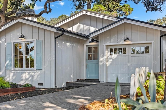 view of front facade with a garage