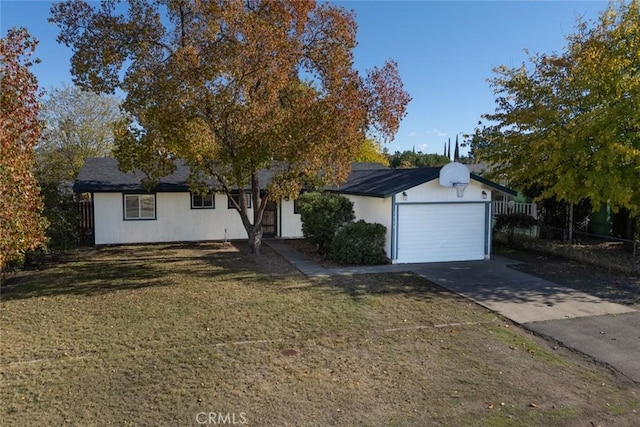 view of front of property featuring a front yard and a garage