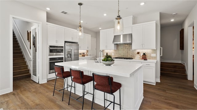 kitchen featuring decorative backsplash, wood-type flooring, a center island with sink, white cabinets, and stainless steel fridge with ice dispenser