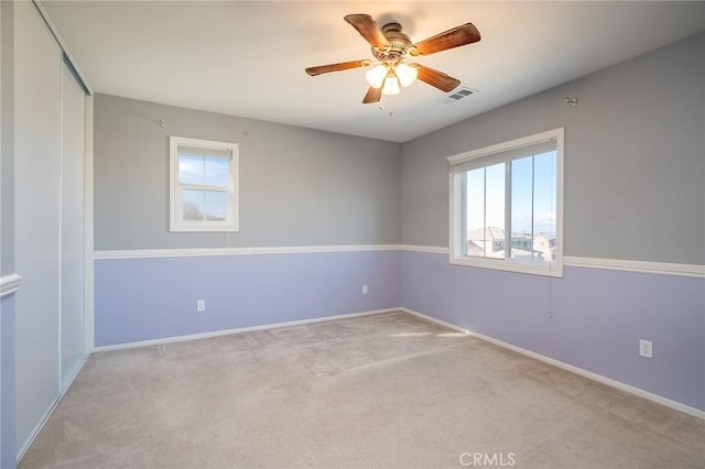 unfurnished room with light carpet and ceiling fan