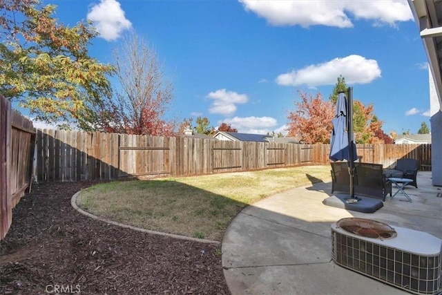 view of yard with a patio