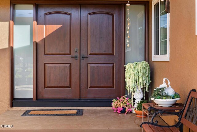 entrance to property with stucco siding