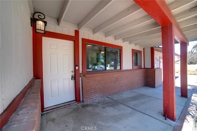 doorway to property with covered porch