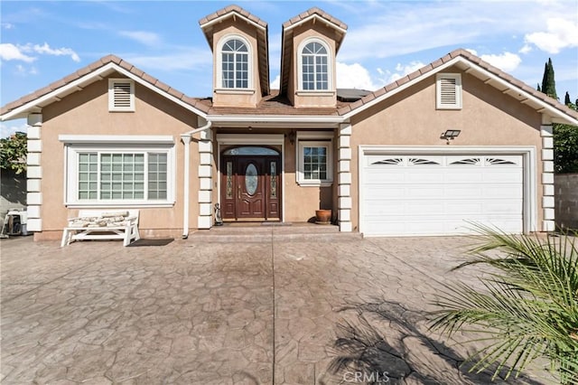 view of front facade featuring a garage