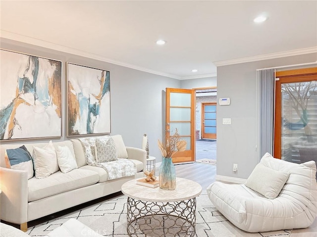 living room featuring ornamental molding, recessed lighting, light wood finished floors, and baseboards