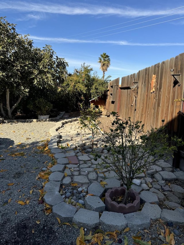 view of yard featuring a fire pit