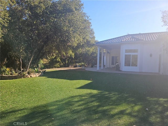 view of yard with a patio