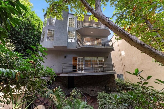 2355 N Beverly Glen Blvd, Los Angeles, CA 90077 - rear view of property with a balcony and stucco siding