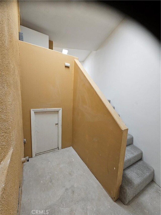 2355 N Beverly Glen Blvd, Los Angeles, CA 90077 - view of staircase