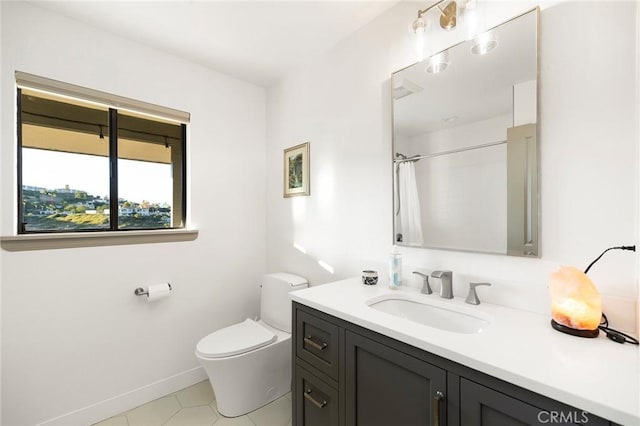 bathroom featuring a shower with curtain, vanity, and toilet