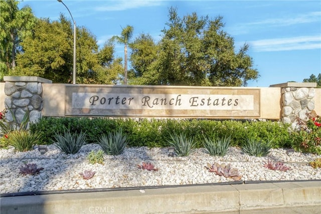 view of community / neighborhood sign