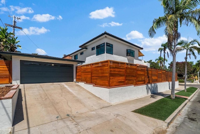 view of front facade featuring a garage