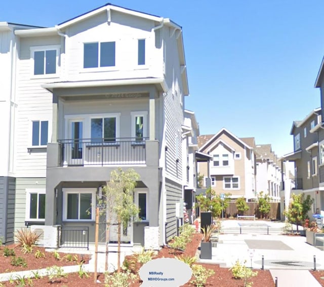 view of front of house with a balcony