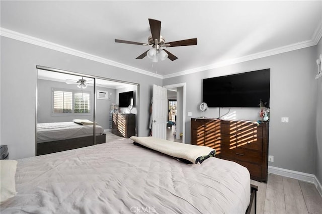 bedroom featuring hardwood / wood-style floors, a closet, ornamental molding, and ceiling fan