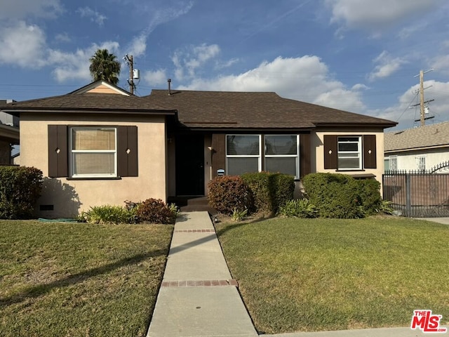 view of front of property with a front yard